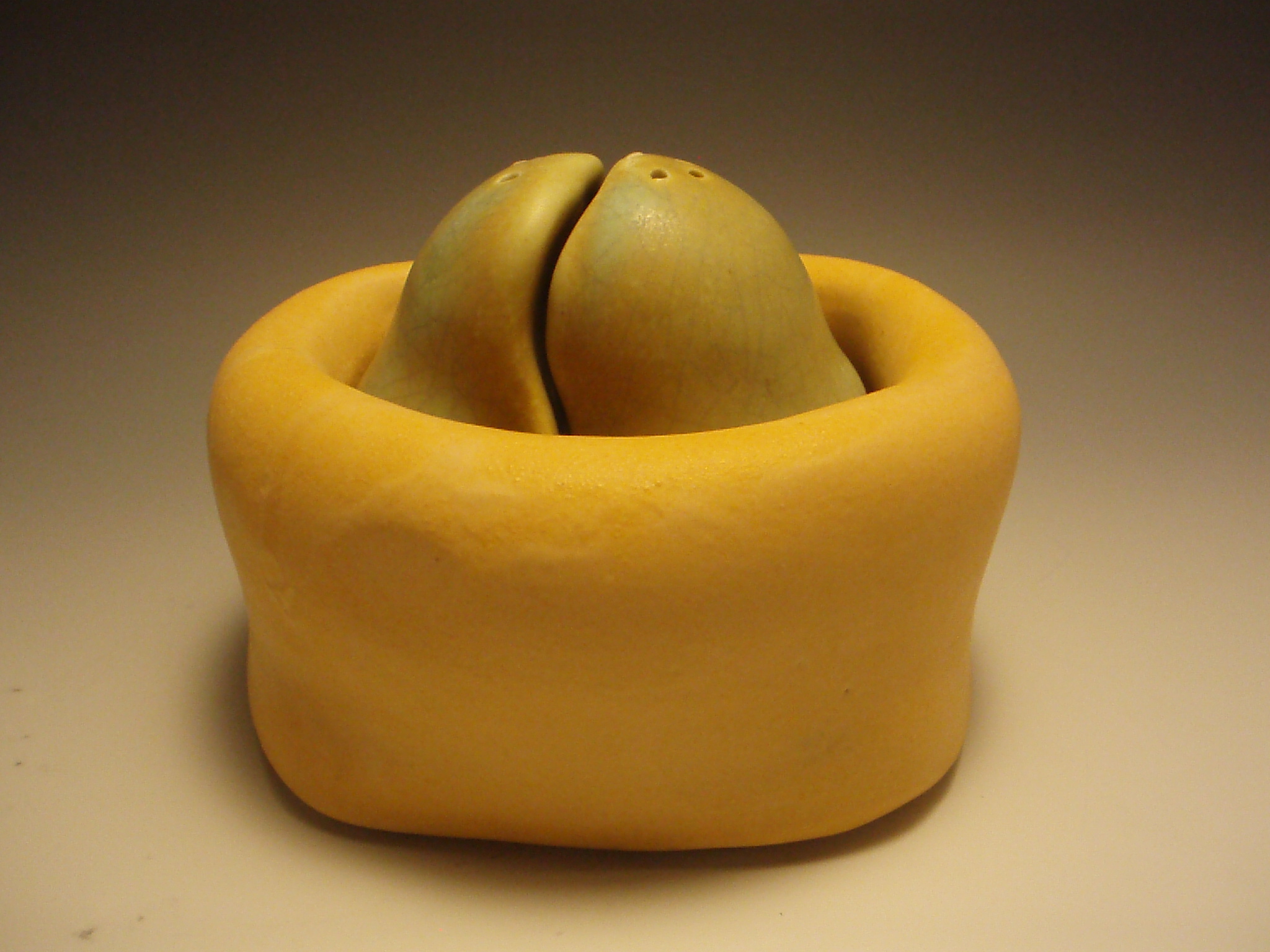 Pear in a box Salt and pepper, 2007